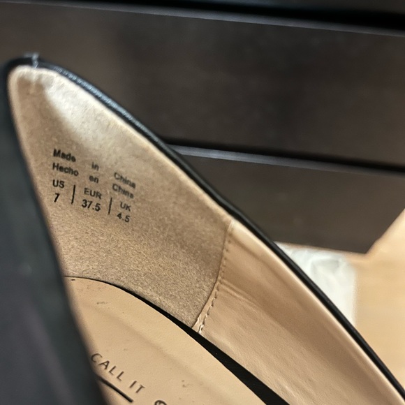 Black Matte Pumps - Picture 5 of 6